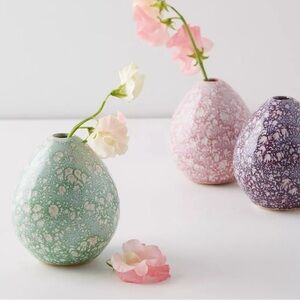 Anthropologie 🌸 Reiko Bud Vase Earthenware Small
Oval Pink Vase